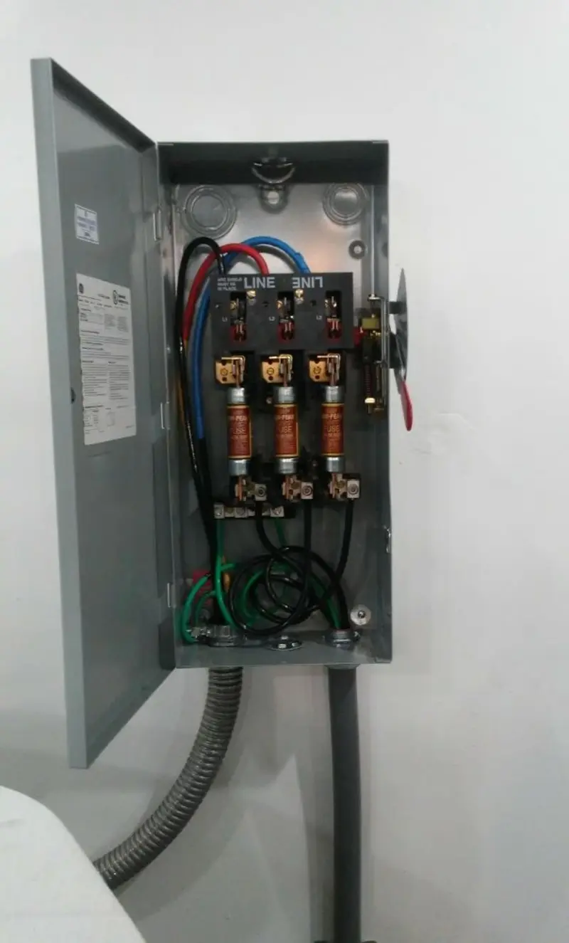 Three-phase disconnect switch installed for Electrical Wiring & Rewiring in Chickamauga